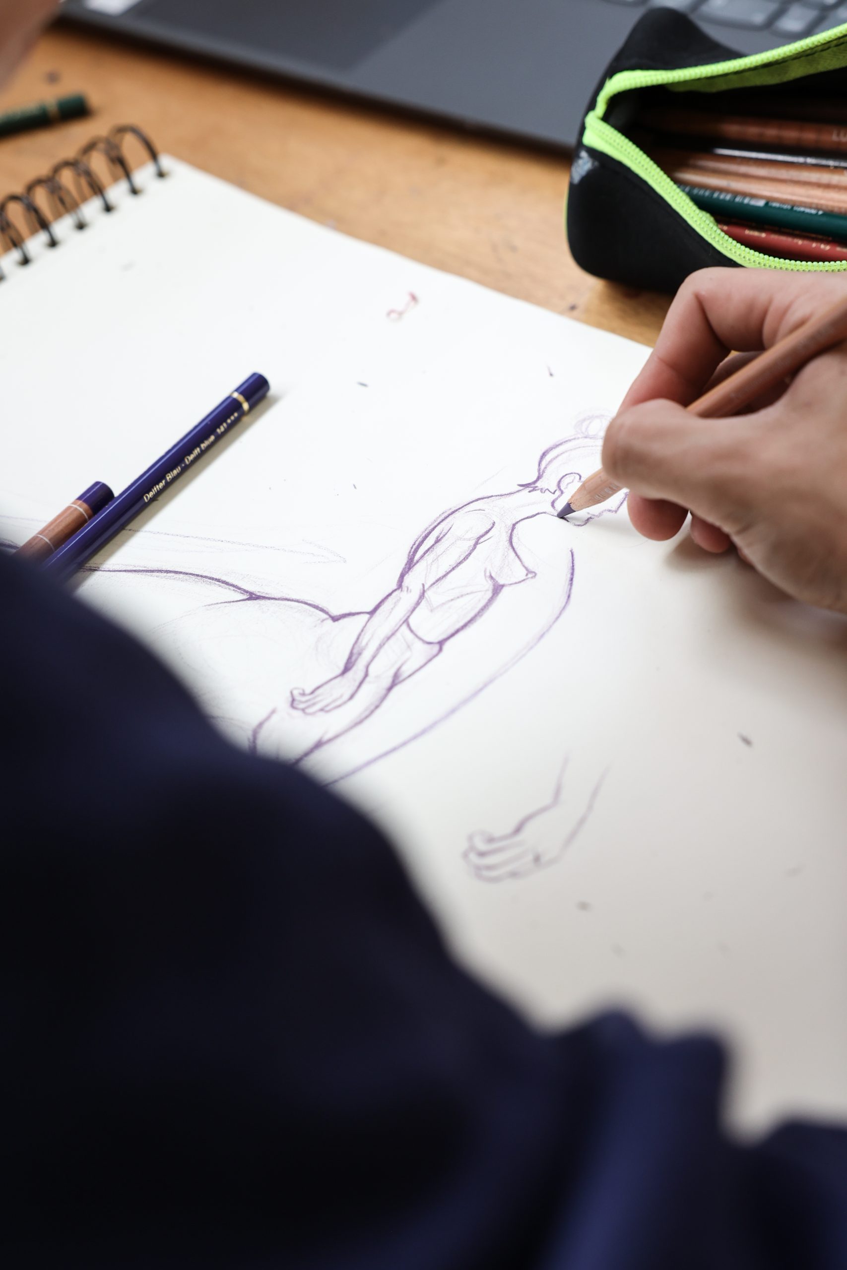 dessin au crayon à pivaut pour illustrer les inscriptions